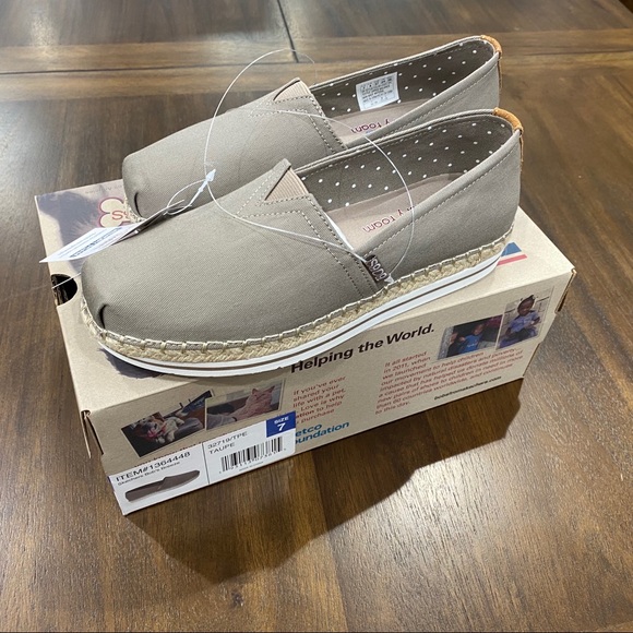 🔥 BOBS Skechers Breeze Memory Foam Canvas Loafers - Picture 4 of 7
